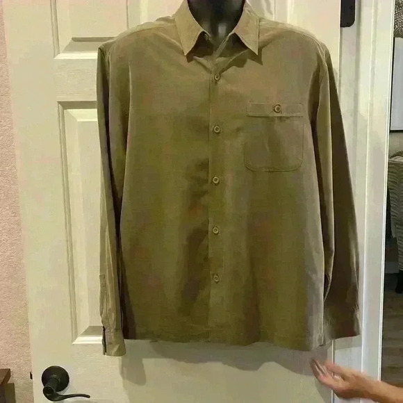 REI Other - REI Men’s Button Down Shirt Size M Excellent Condition beautiful fabric